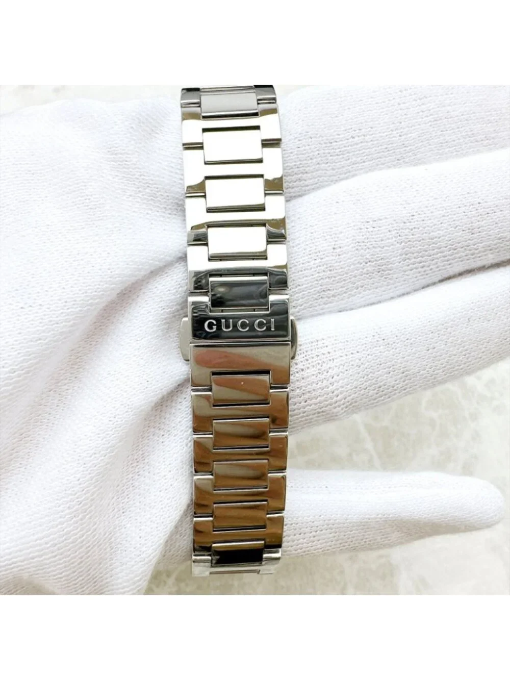 Gucci 142.5 Watch Diamond Quartz Stainless Steel 17